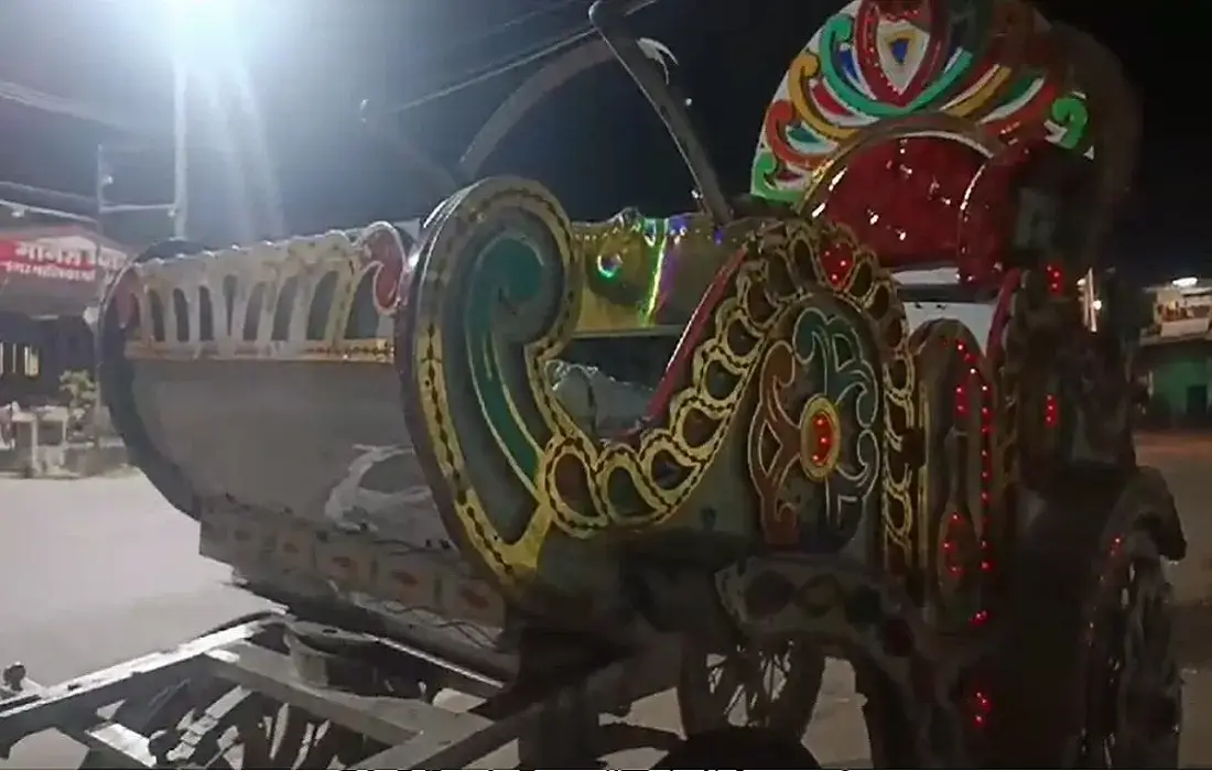 Dalit Dulha, Dalit Droom Stoned