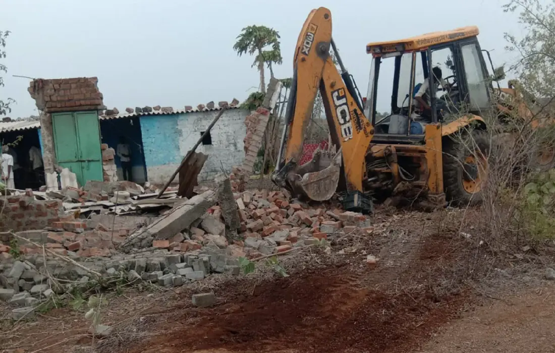 Uttar Pradesh..., JCB Destroy Public Homes