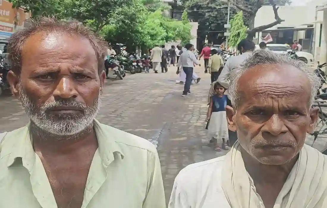 Dalit Old men beaten up, Mahoba latest news