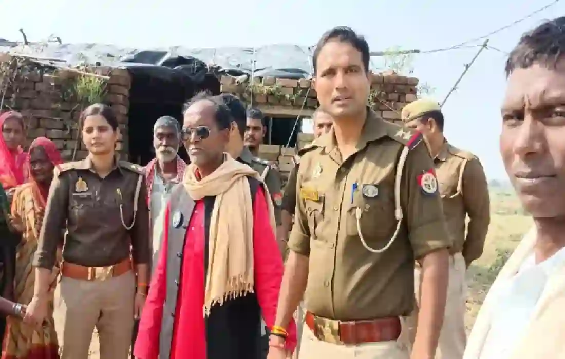 Chandauli news, Protest against SDM Anupam Mishra