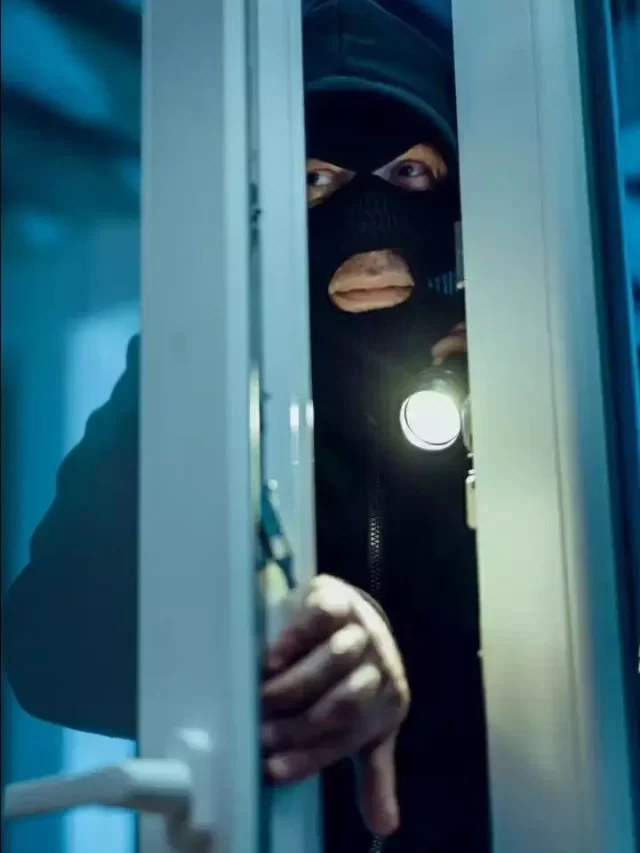 नौकरी के दौरान चोरी करने पर कितने साल की हो सकती है जेल?